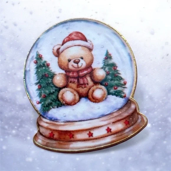 NWOT Bear Snow Globe Pin - Picture 1 of 1
